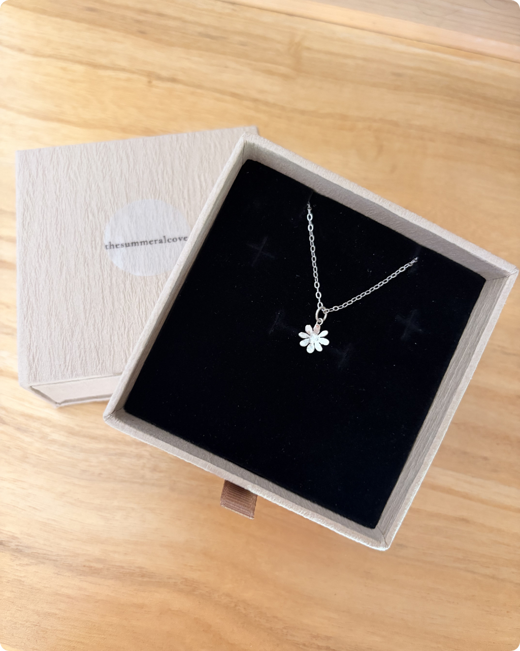 Daisy Pendant Necklace
