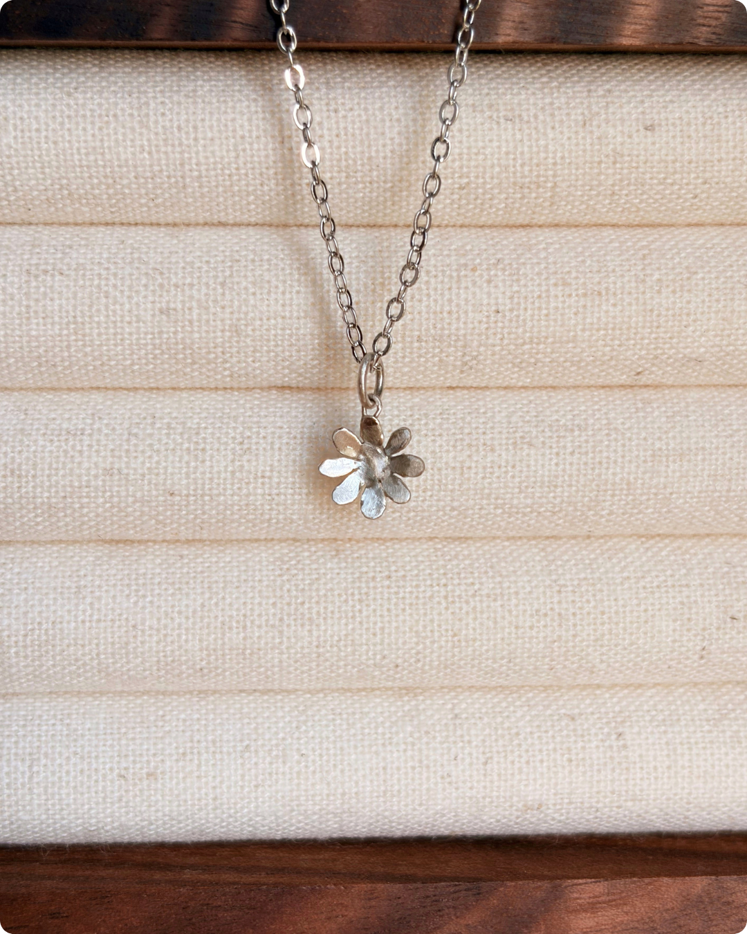 Daisy Pendant Necklace