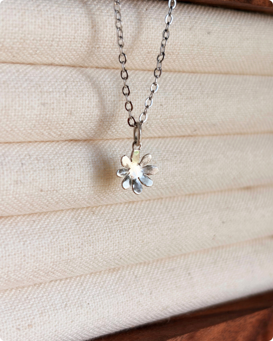 Daisy Pendant Necklace
