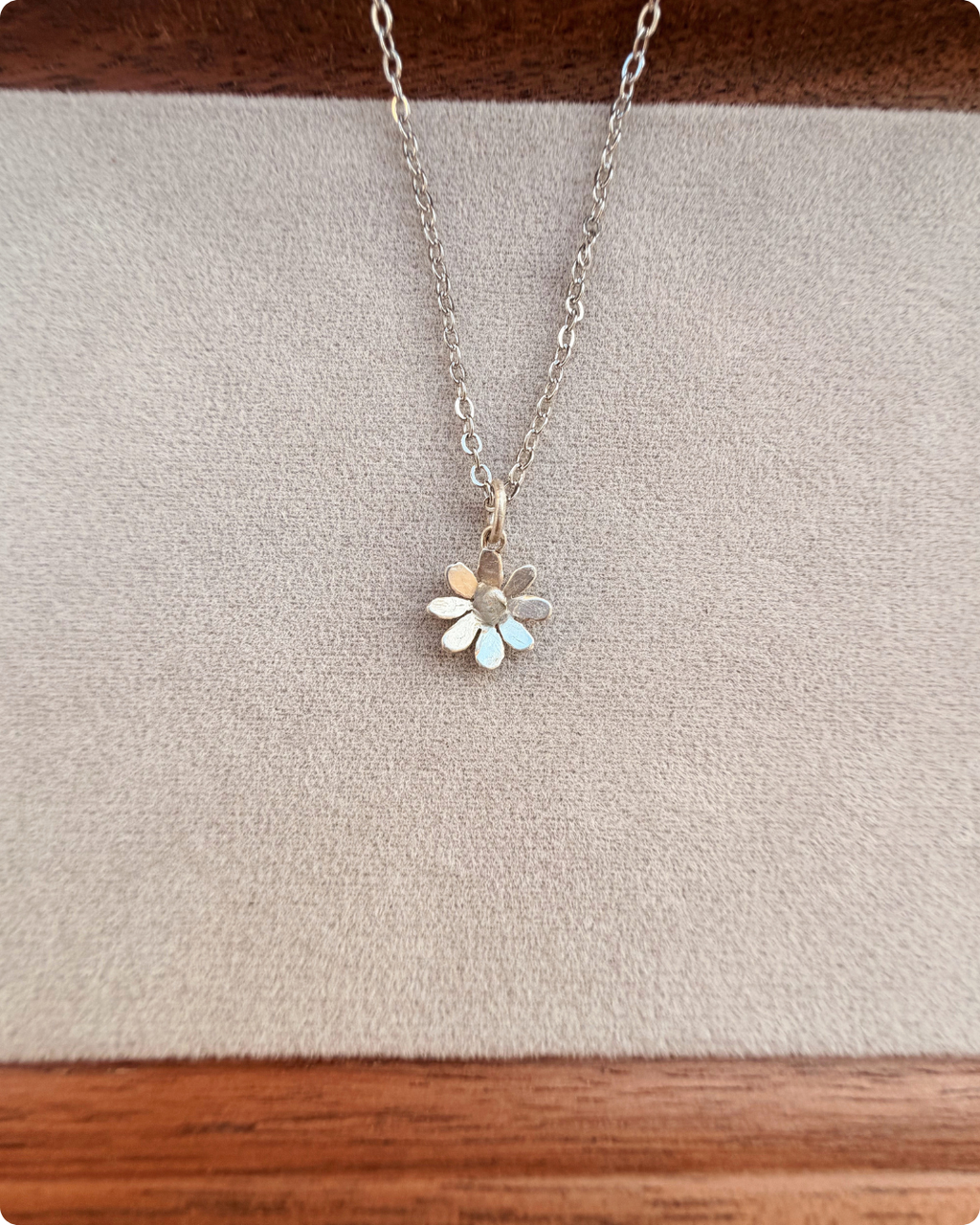 Daisy Pendant Necklace
