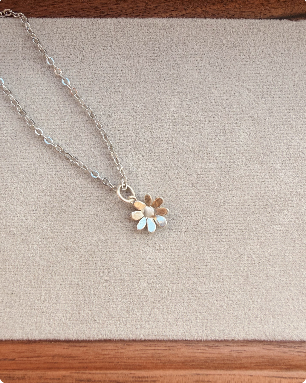 Daisy Pendant Necklace