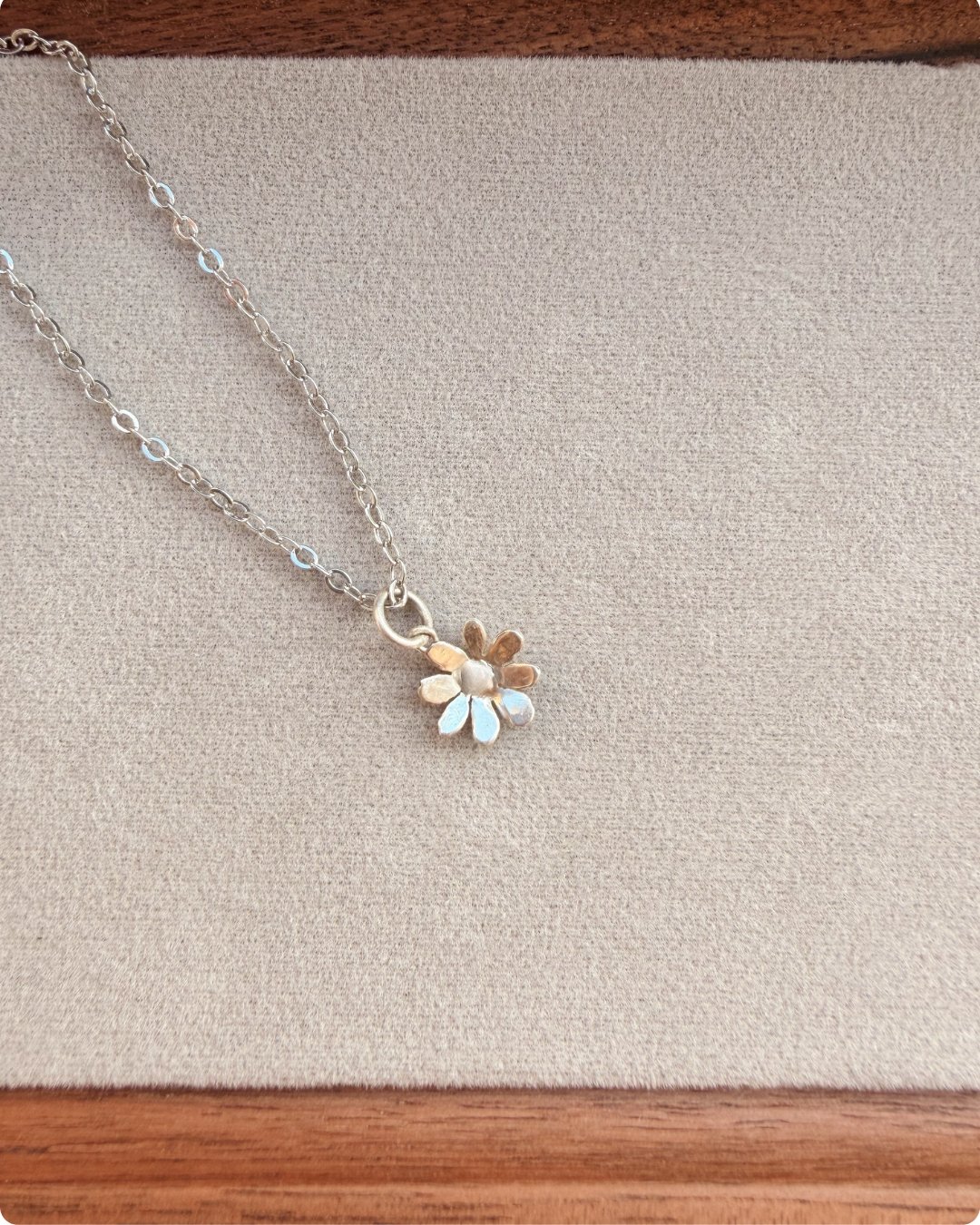 Daisy Pendant Necklace