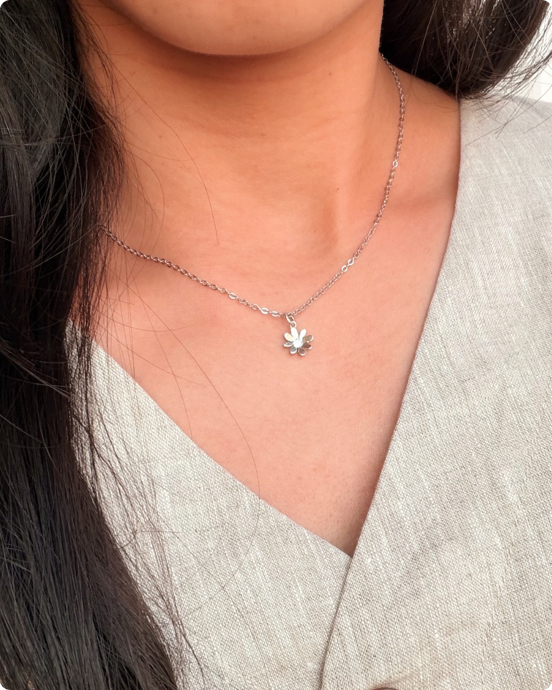 Daisy Pendant Necklace