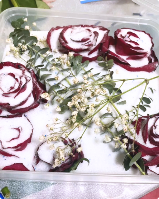 "Dried up roses well!! Would recommend if u wanna dry your flowers" - Phoebe