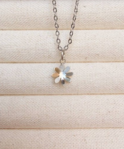 Daisy Pendant Necklace