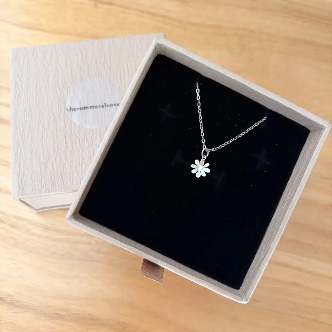 Daisy Pendant Necklace - Image 5